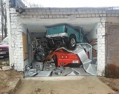 Рисунок на воротах гаража